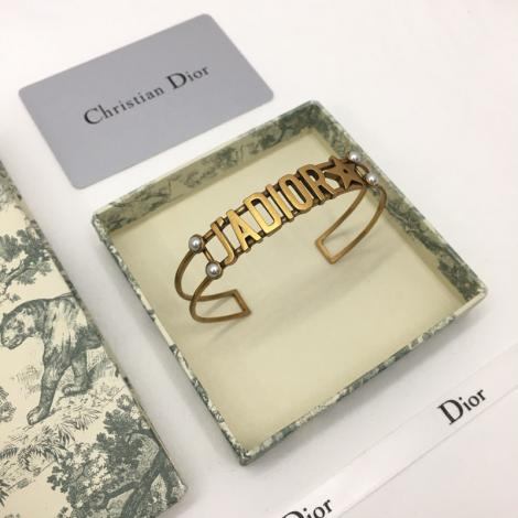 真鍮 字母ロゴ   バングル ディオール レディース Dior 大判新作を先取り 日本未入荷