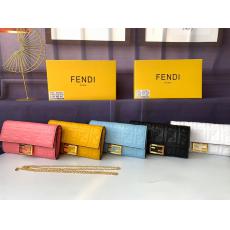 入手が難しい FENDI フェンディ 財布ジッパー6色斜め掛け ブランドコピー 安全優良工場直売おすすめサイト