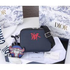 ディオール Dior ビンテージ感抜群 図案ジッパー流行捺染hand printingカメラバッグ3色 ブランドコピー工場直売販売おすすめ代引き後払い国内発送優良店