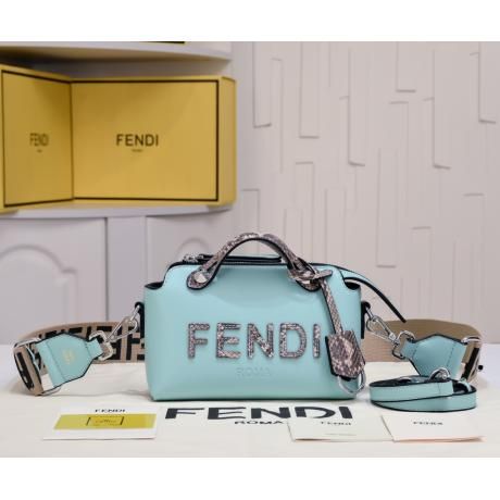 フェンディ　トートバッグ FENDI(フェンディ) Zucchini Pattern Tote Bag with Mini Pouch